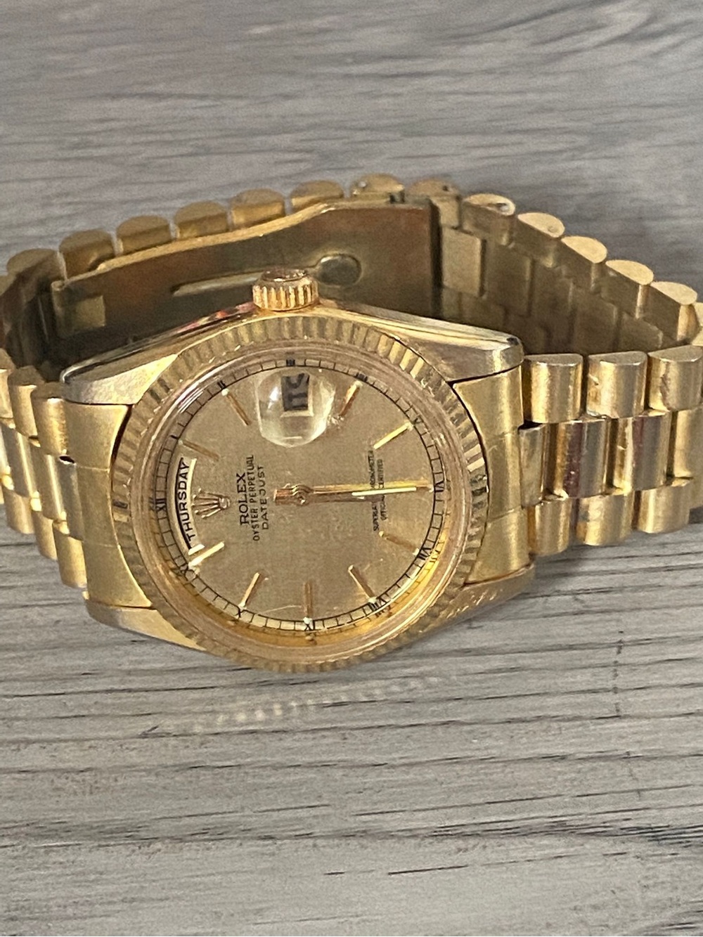 Day-Date Style Gold Men's Watch - Gold